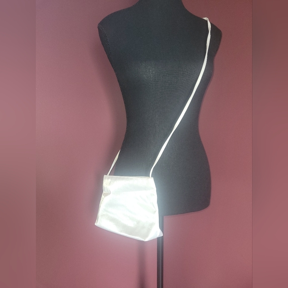 Handbags - Like New Shiny White Purse